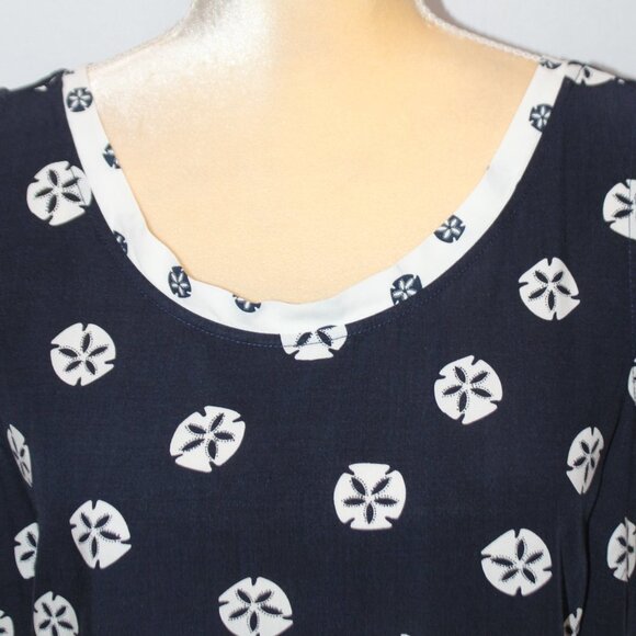 Kaari Blue Sand Dollar Print Navy and White Sleeveless Top - Picture 4 of 13